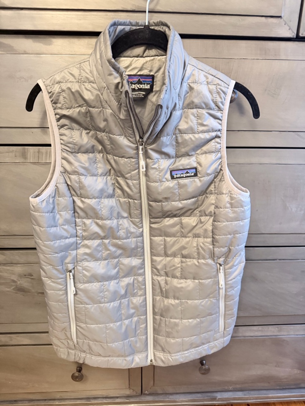 Patagonia Women's Nanopuff Light Gray Quilted Vest Small